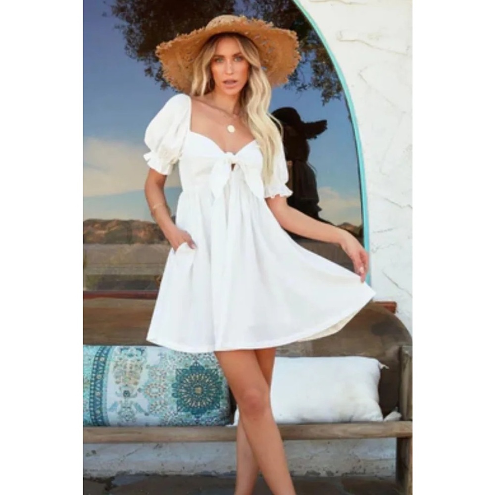 White puff sleeve dress